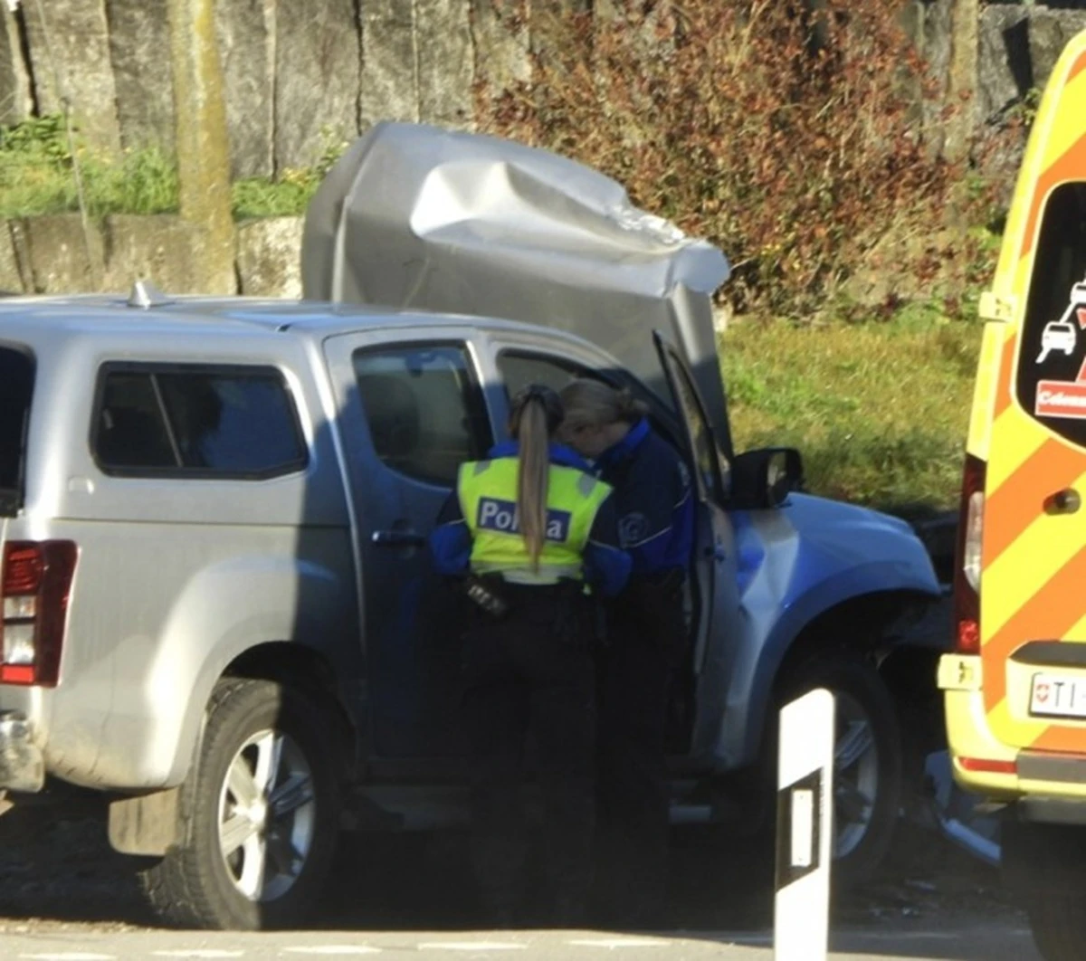 Automobile incidentata a Lodrino sulla strada cantonale