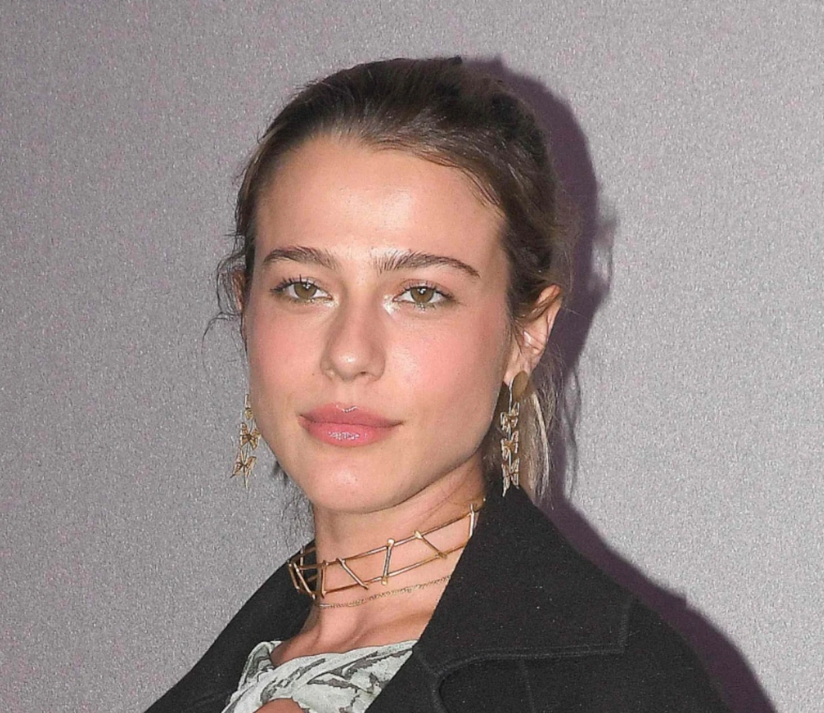 Jacqueline Luna Di Giacomo, primo piano e sorriso enigmatico