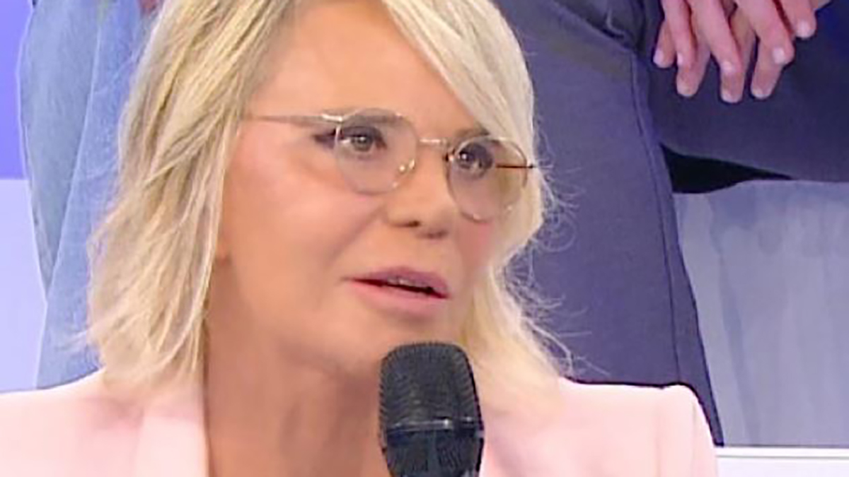 ho fatto una figuraccia maria de filippi clamoroso ad amici costretta a scusarsi