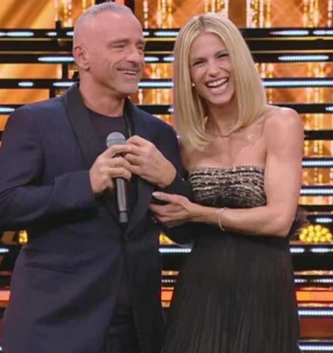 Eros Ramazzotti e Michelle Hunziker sorridenti, complicità alle stelle