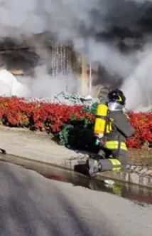 Laveno Mombello, terribile incendio in un negozio: soccorsi e timori per i residenti della palazzina