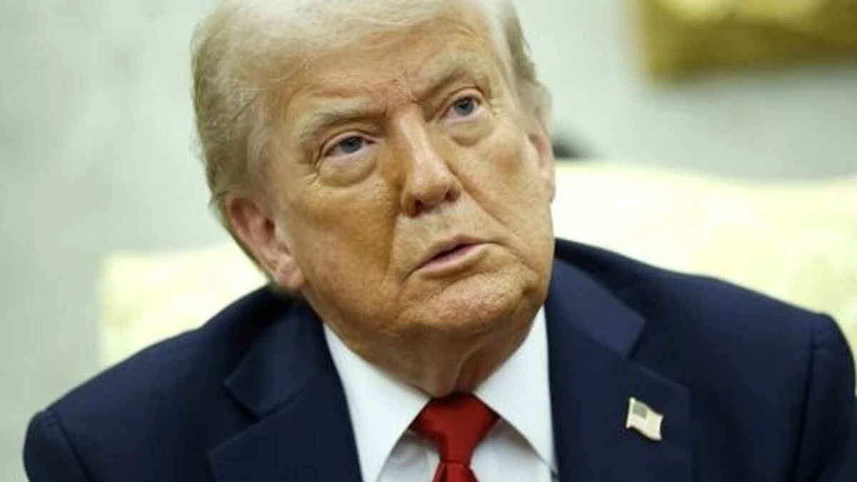 Donald Trump durante una conferenza stampa