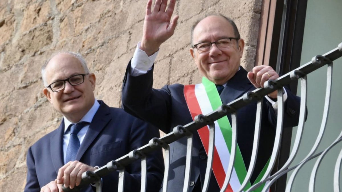 carlo verdone compie 75 roma si ferma per lui e quello che succede in campidoglio 232 incredibile da Tvzap.it carlo verdone compie 75 roma si ferma per lui e quello che succede in campidoglio 232 incredibile