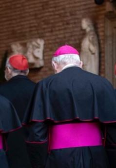 “Relazioni con più donne”. Papa Leone lo scopre e lo caccia all’istante: chi salta in Vaticano