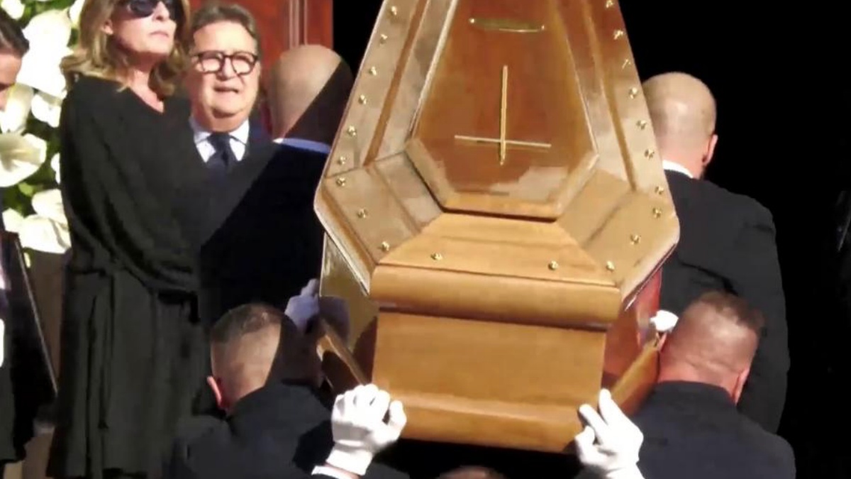 Funerali Peppe Vessicchio, il gesto di Maria De Filippi: momento drammatico