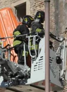 Torre dei conti, perché è crollata: l’ipotesi spaventosa dietro la tragedia