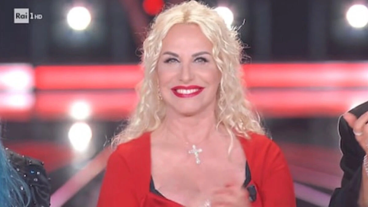 Francesco De Siena sul palco di The Voice Senior durante la finale