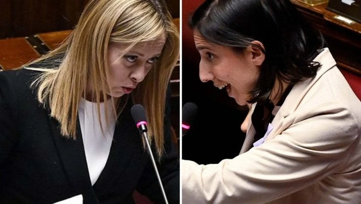 Aula parlamentare italiana durante una seduta di discussione sulla manovra economica