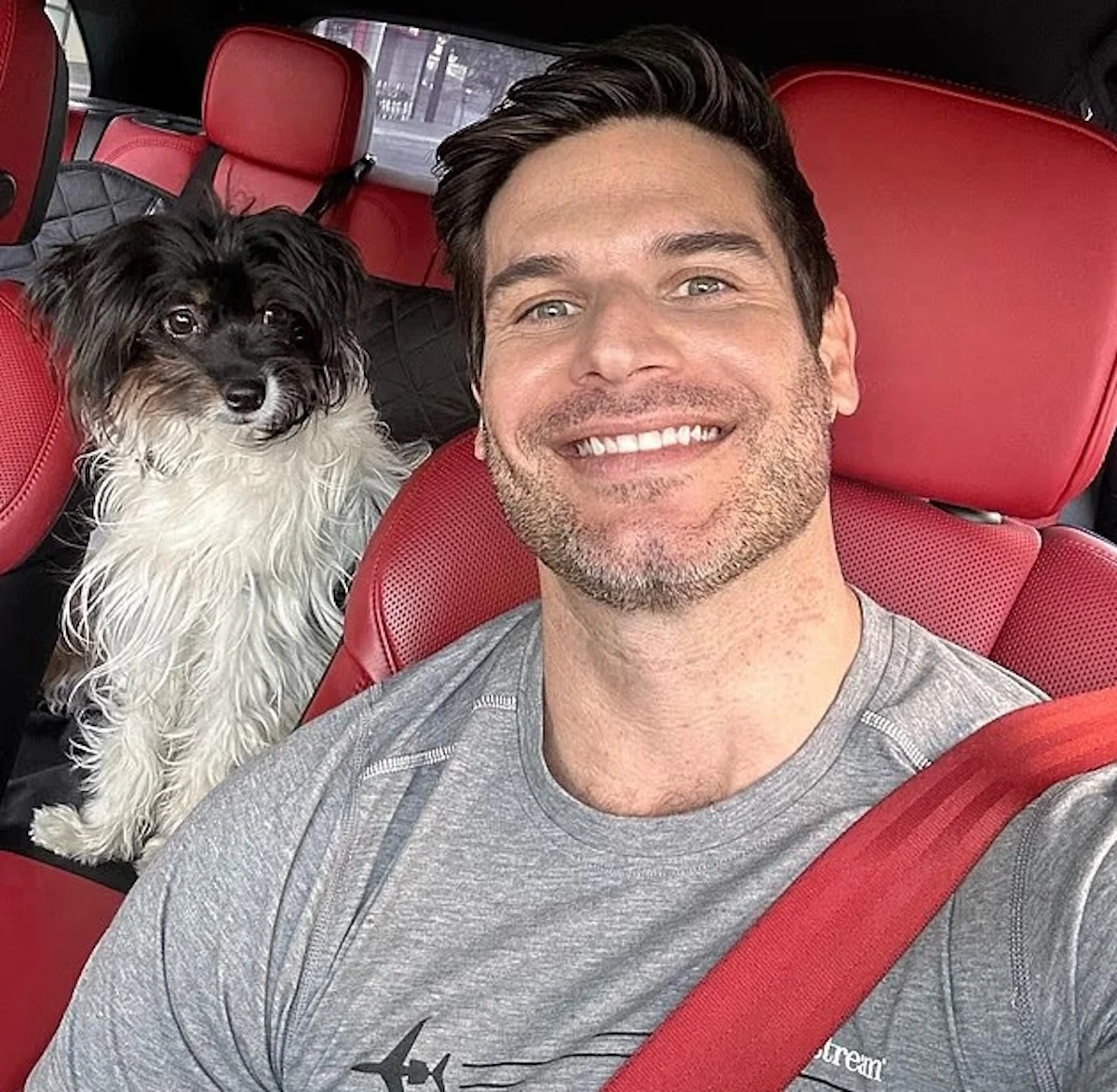 Chad Spodick insieme ai suoi animali domestici