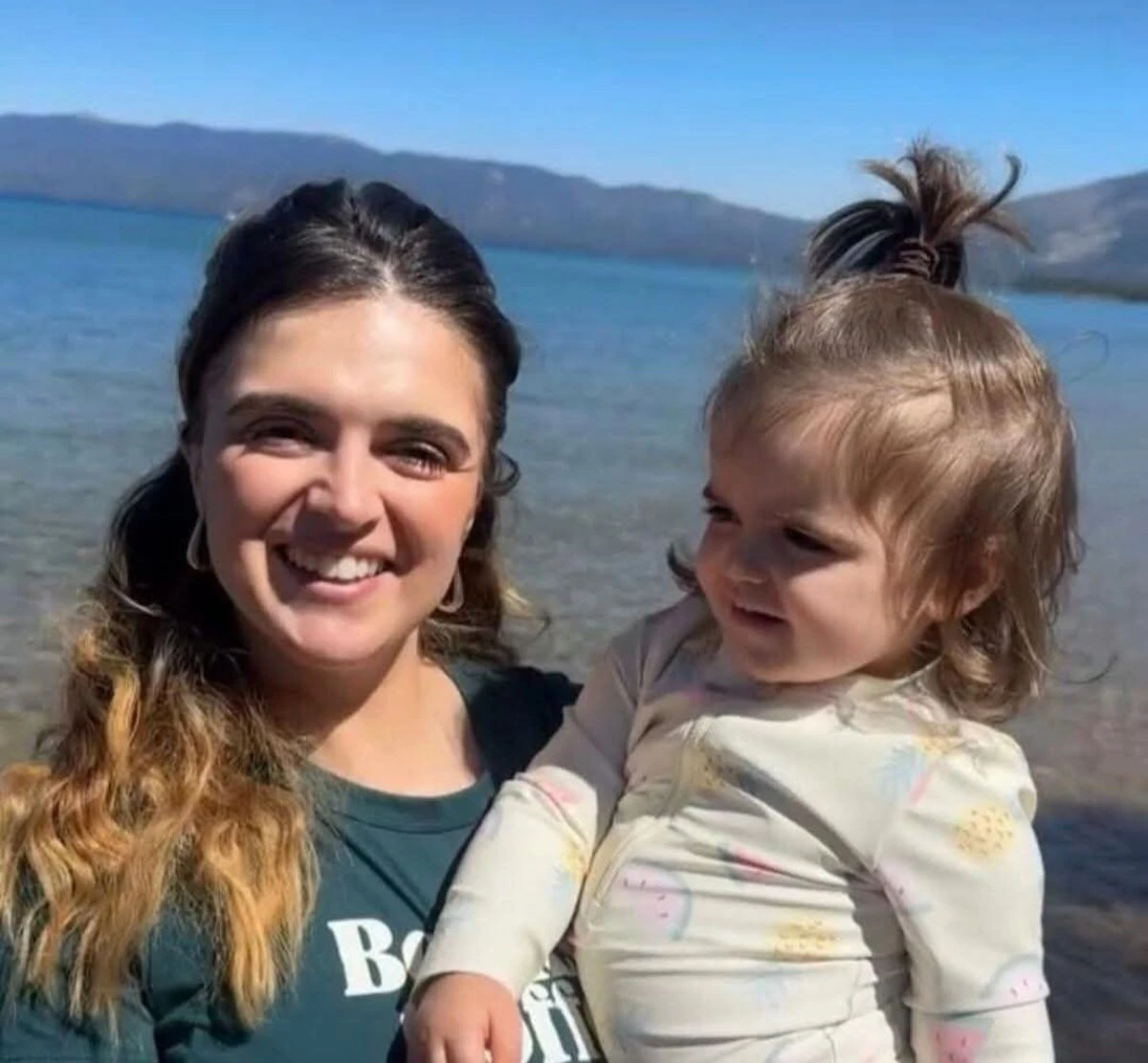 Auto avvolte dalle fiamme dopo l'incidente su Highway 87 a San Josè