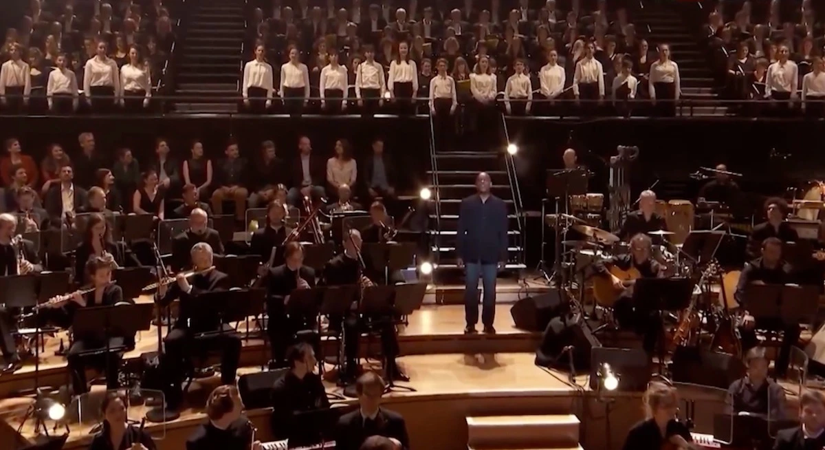 Musica sotto choc, il cantante ucciso a coltellate: arrestato il figlio