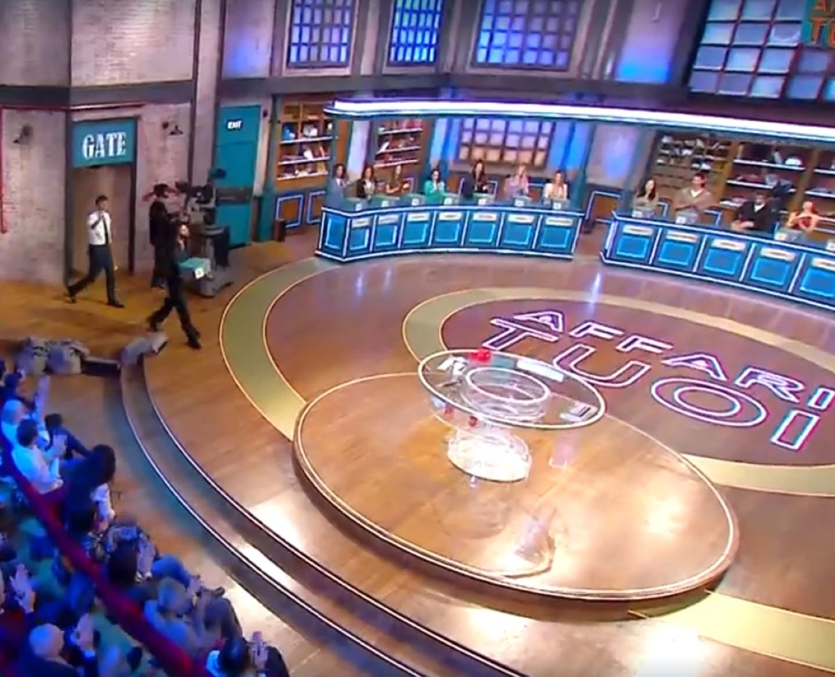 Logo Affari Tuoi in studio Rai