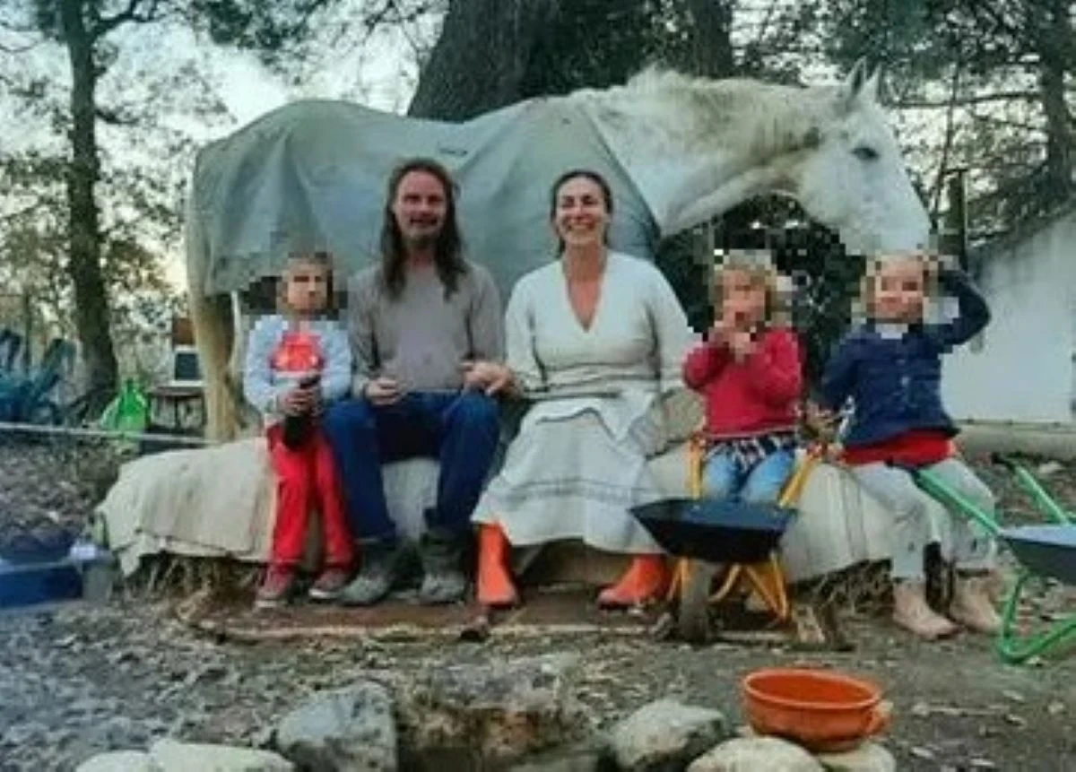 I tre bambini della famiglia nel bosco