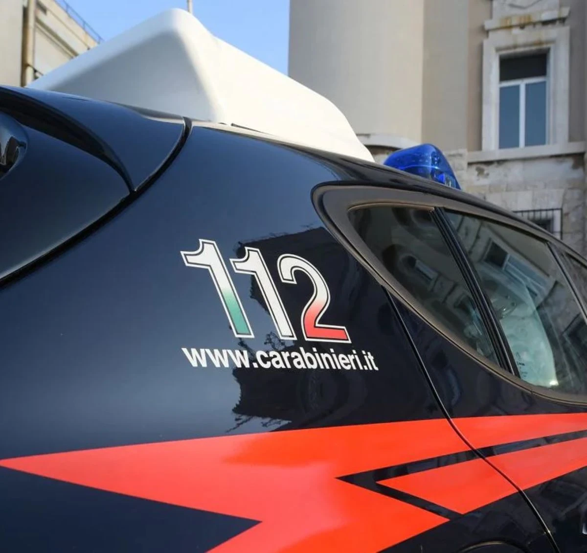 Pattuglia dei Carabinieri in servizio su strada