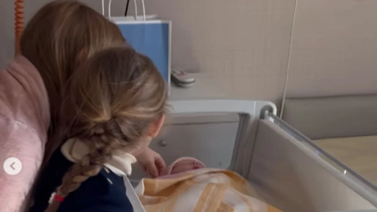 benvenuta gloria il noto volto di canale 5 232 di nuovo mamma