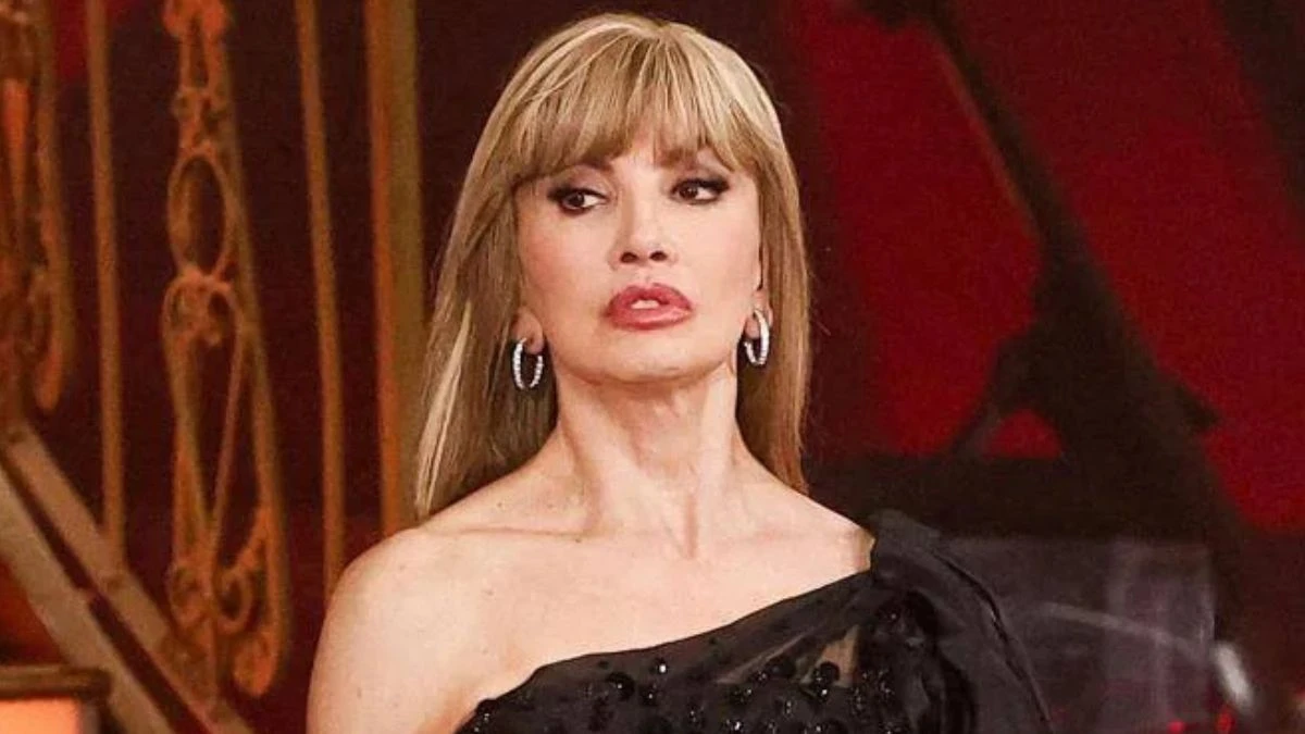 Semifinale di Ballando con le stelle 2025, pista da ballo e giuria in studio