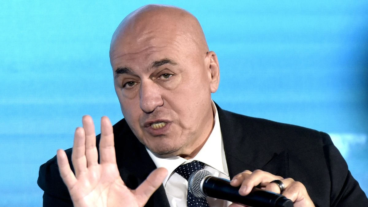 Il ministro della Difesa Guido Crosetto in visita ai militari italiani a Novo Selo in Bulgaria