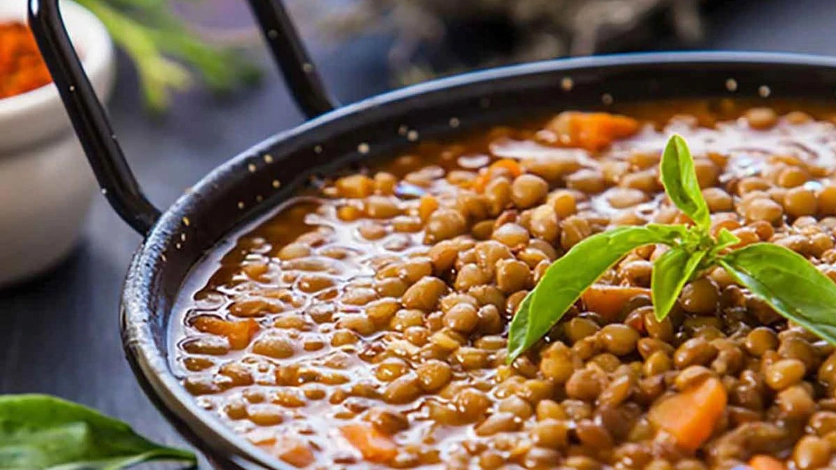 “Esofago lacerato”. Mangia le lenticchie, poi il dramma: com’è successo, l’allarme dei medici