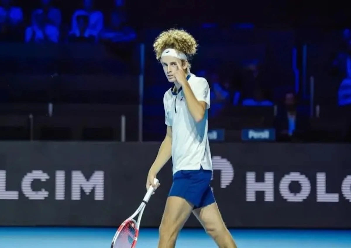 Mika Brunold sul campo: il secondo tennista uomo a fare coming out nel 2025