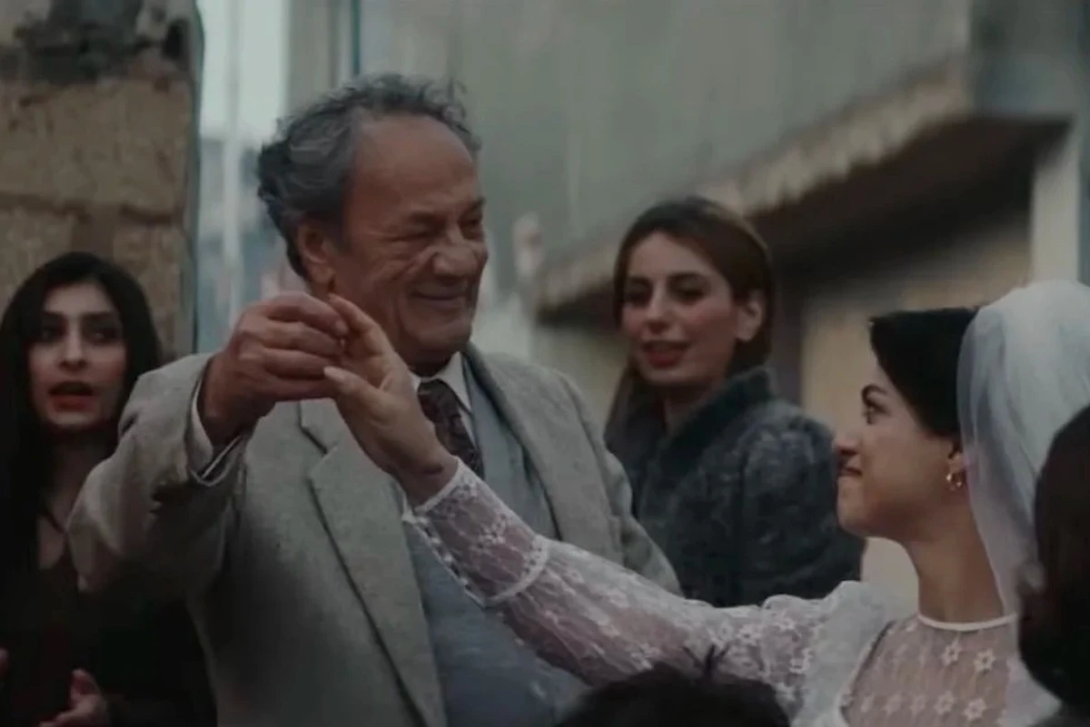 Mohammad Bakri sul set, in una scena di lavorazione