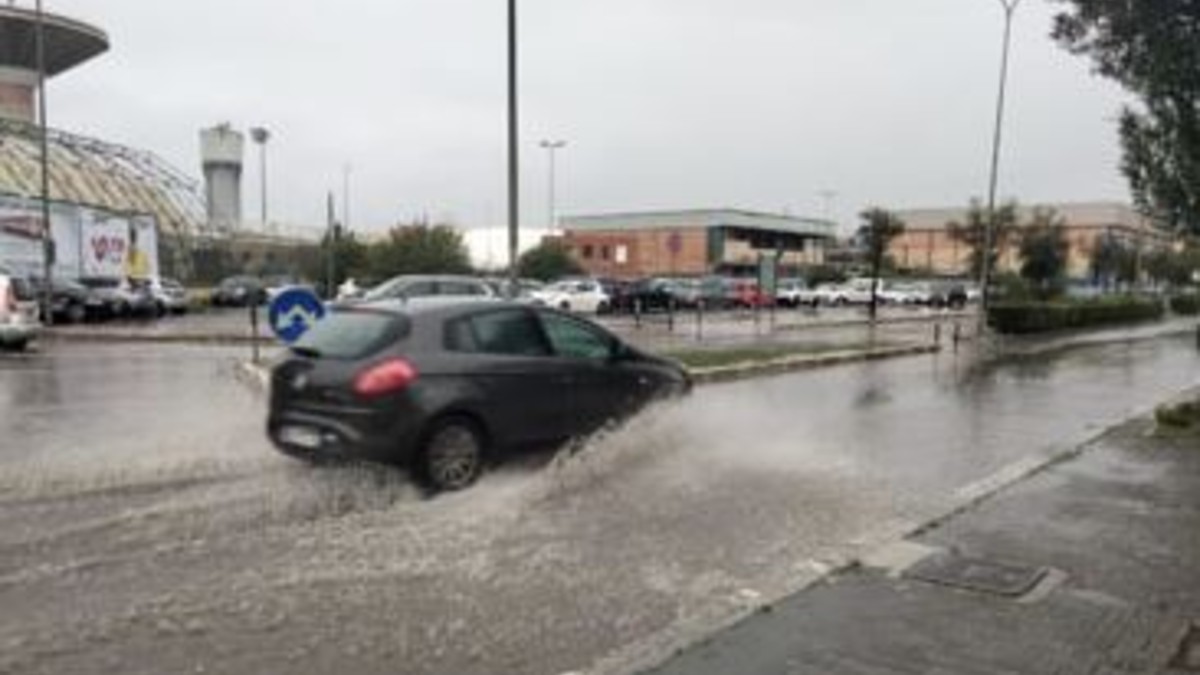 Maltempo Italia, catastrofe di Natale: allagamenti e disagi enormi. Paese bloccato