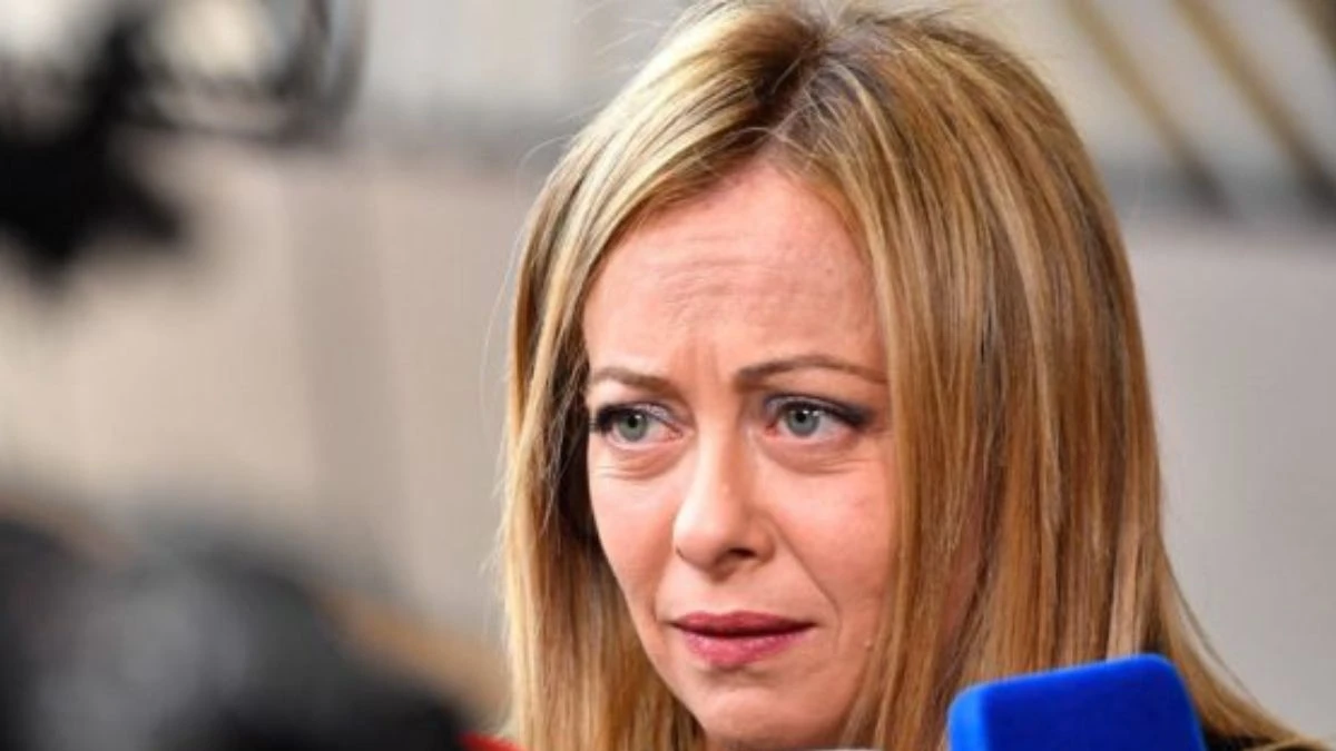 Massimiliano Romeo e Matteo Salvini durante una riunione di partito in Parlamento