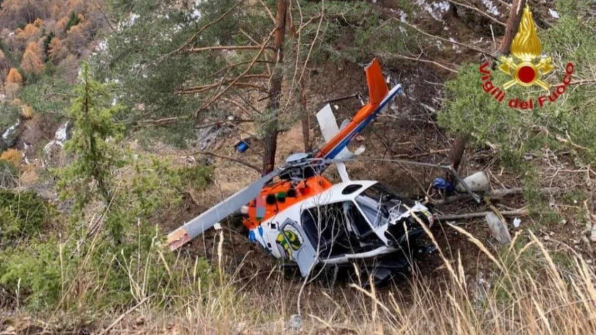 Squadre di soccorso impegnate nell'area montana dell'incidente