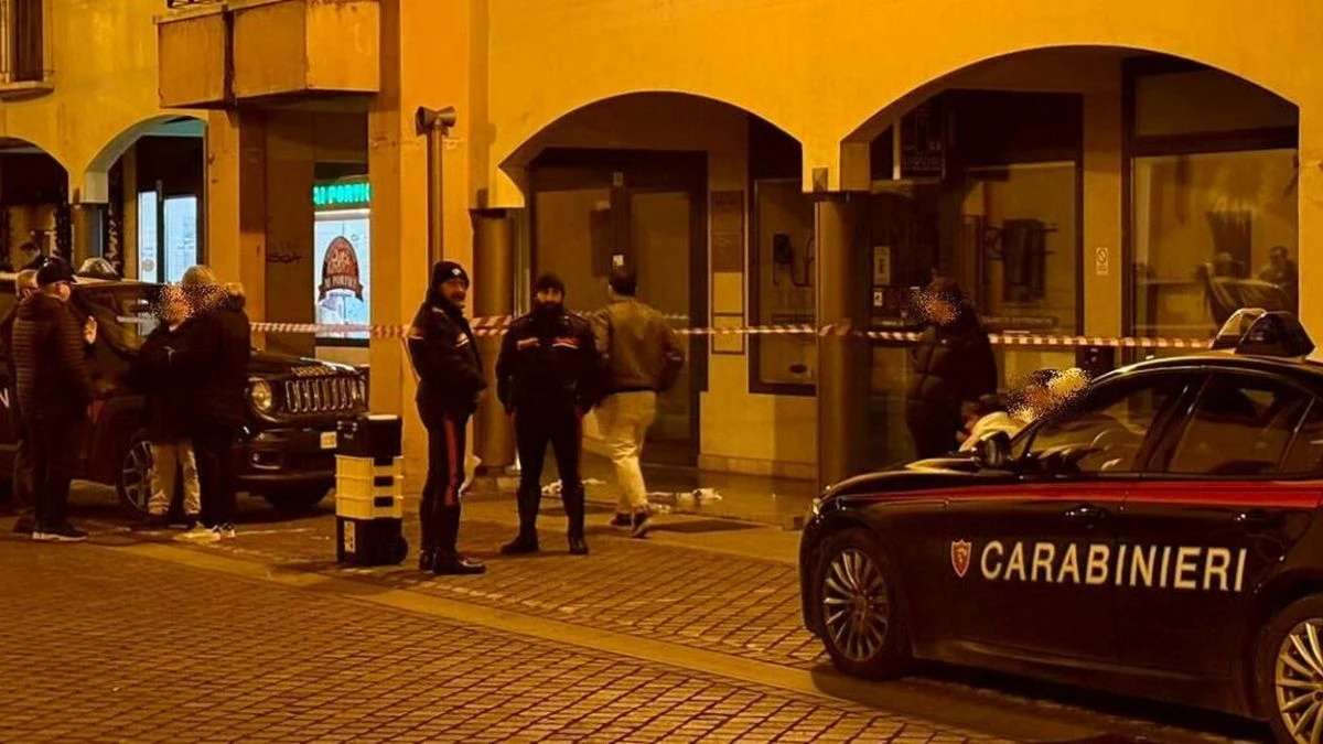 avete una sigaretta italia ragazza accoltellata davanti a fidanzato e amici da Tvzap.it avete una sigaretta italia ragazza accoltellata davanti a fidanzato e amici