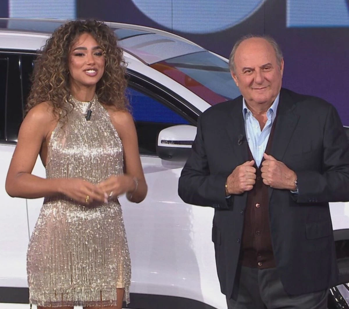 Gerry Scotti e Samira Lui insieme a La Ruota della Fortuna