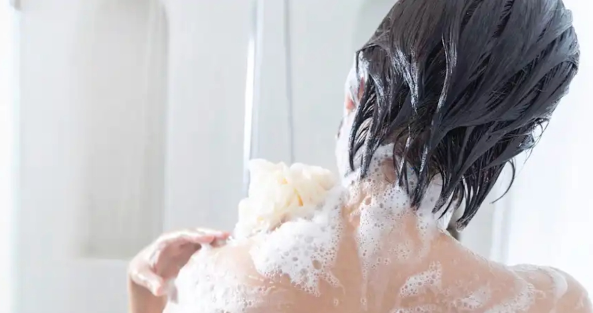 Alzheimer, il primo sintomo è nella doccia: a cosa fare attenzione