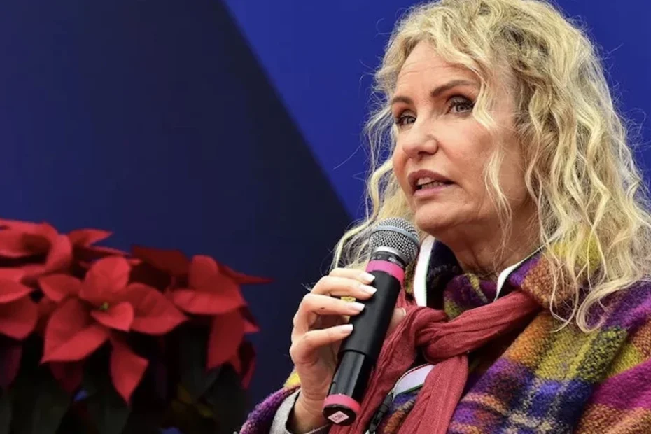 Licia Colò in primo piano, espressione commossa