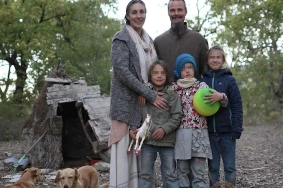 Nathan Trevallion e Catherine Birmigham, genitori della famiglia nel bosco, durante un
