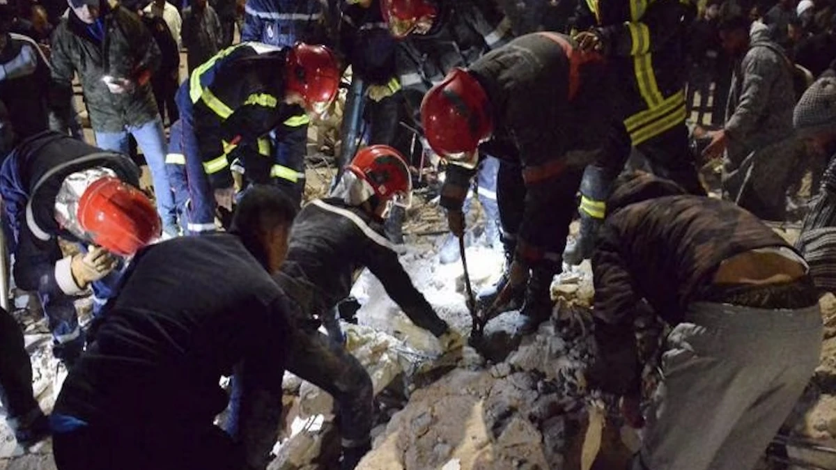 Crollano due palazzine in città: travolte otto famiglie Crollano due palazzine in città: travolte otto famiglie