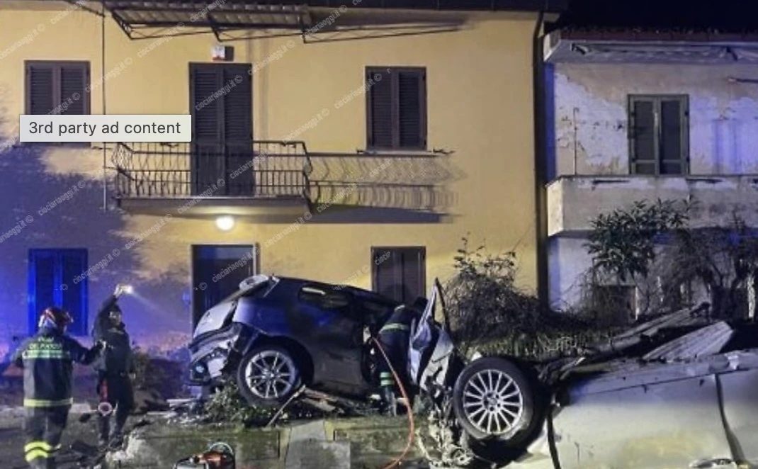 Lamiere delle auto coinvolte nel frontale mortale a Ceccano