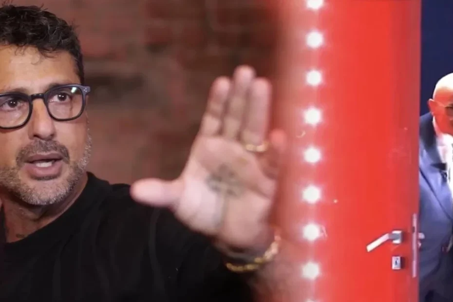 Fabrizio Corona durante il format Falsissimo