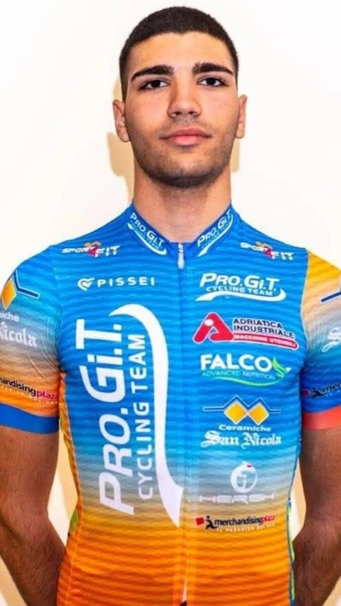 Mezzi di soccorso e forze dell'ordine sul luogo dell'incidente sulla provinciale 113