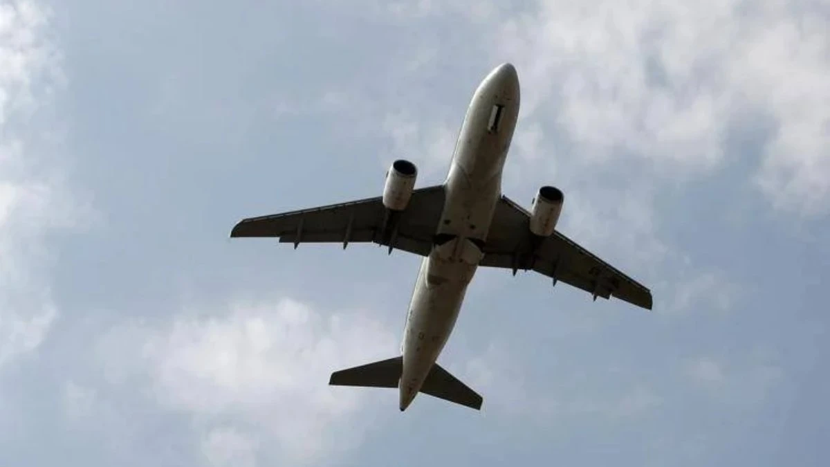 Aereo di linea durante una fase di volo