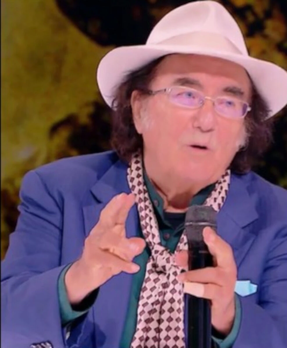 Al Bano sorridente nella sua tenuta