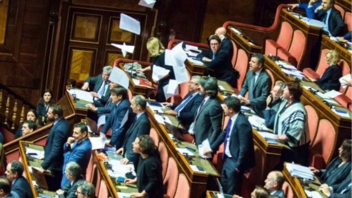 Bagarre in Aula al Senato durante il dibattito sulla legge di Bilancio