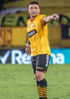 Il calciatore Mario Pineida ucciso in un agguato in Ecuador: lutto e choc del Barcellona SC