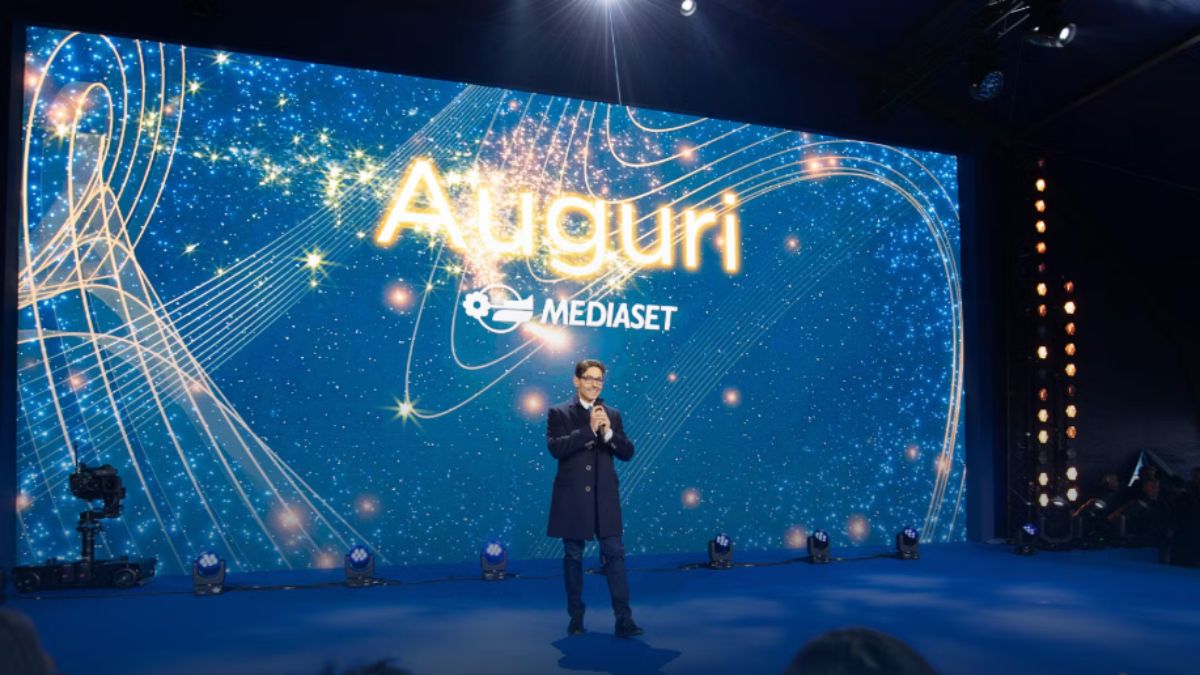 pier silvio berlusconi gli auguri di natale fanno piangere tutti video da Tvzap.it pier silvio berlusconi gli auguri di natale fanno piangere tutti video