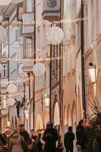 Bolzano, traffico paralizzato: boom senza precedenti per i mercatini natalizi