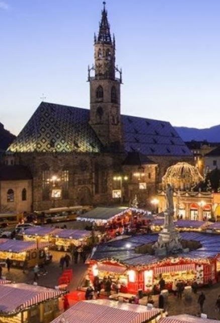 Bolzano, traffico paralizzato: boom senza precedenti per i mercatini natalizi