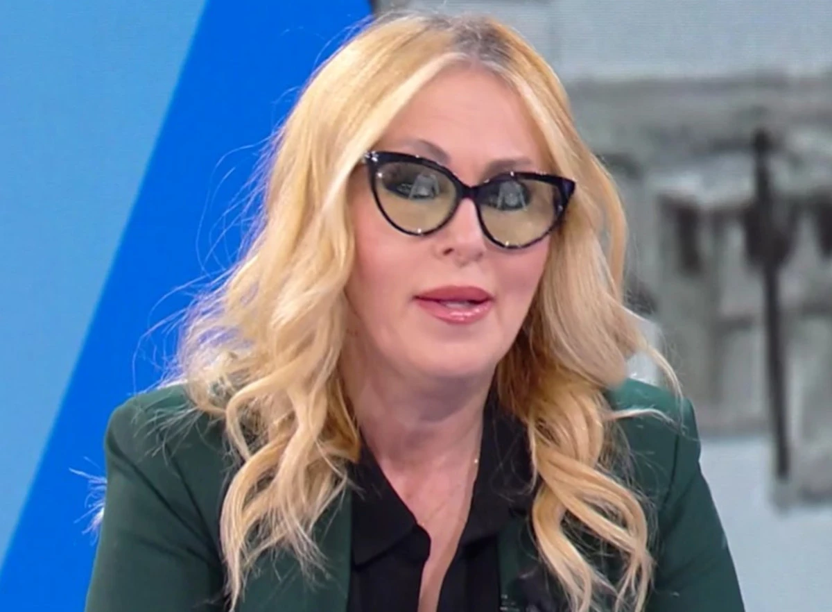 Roberta Bruzzone primo piano durante una trasmissione televisiva