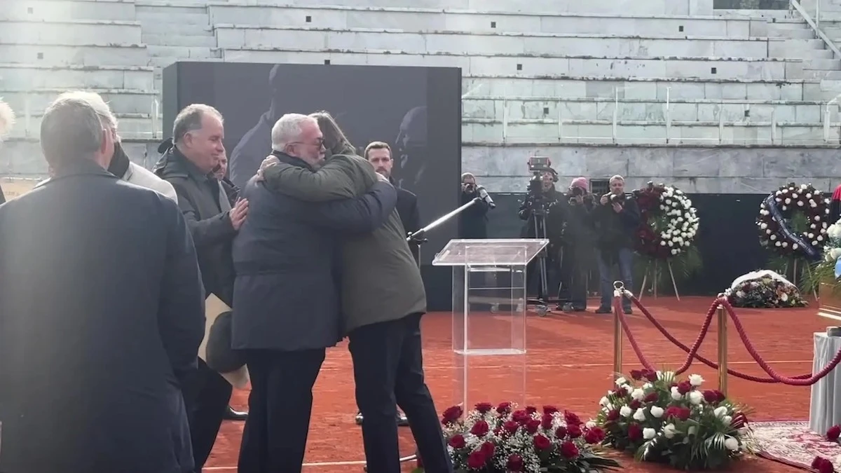 Camera ardente di Nicola Pietrangeli, quel gesto davanti al feretro non è passato inosservato