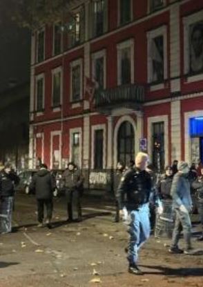 Torino, blitz delle forze dell’ordine al centro sociale Askatasuna: due scuole chiuse in via precauzionale