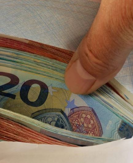 “Ritiriamo tutto”: il governo fa dietrofront, decisione clamorosa sul tetto al contante