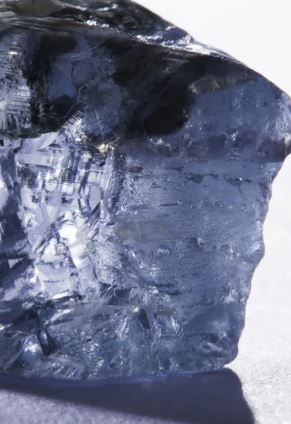 India, affittano un terreno e trovano un diamante da 15 carati: la scoperta che cambia la vita a due 20enni