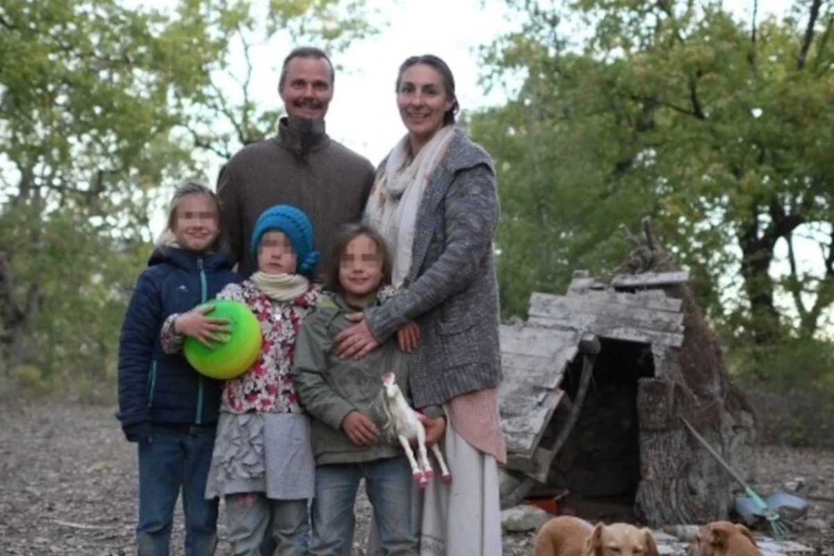 Interni della struttura protetta dove sono ospitati i figli della famiglia del bosco