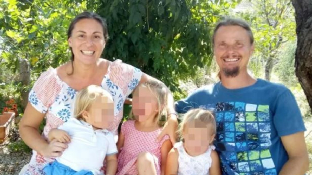 Famiglia nel bosco, la decisione ‘estrema’ dei genitori: “Documenti in arrivo”. Cosa succede Famiglia nel bosco, la decisione ‘estrema’ dei genitori: “Documenti in arrivo”. Cosa succede